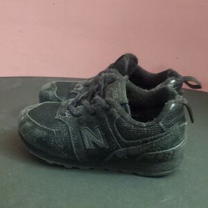 Kids Black Suede New Balance No-tie Sneakers 7.5 Toddler